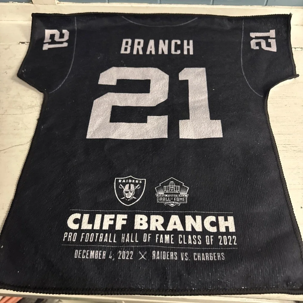 Lot Of Las Vegas Raiders NFL 2 Pom Knit Beanies + Cliff Branch‎ 21 Towel